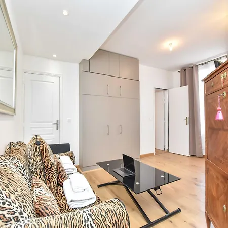 Rare Golden Triangle Amazing 1br With Terrace Office - Bail Mobilite * Parijs