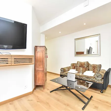 Rare Golden Triangle Amazing 1br With Terrace Office - Bail Mobilite Appartement
