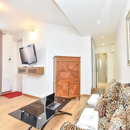 Appartement Rare Golden Triangle Amazing 1br With Terrace Office - Bail Mobilite Parijs